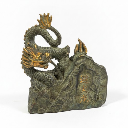 Drachenfigur mit steinsockel - drachenfigur,