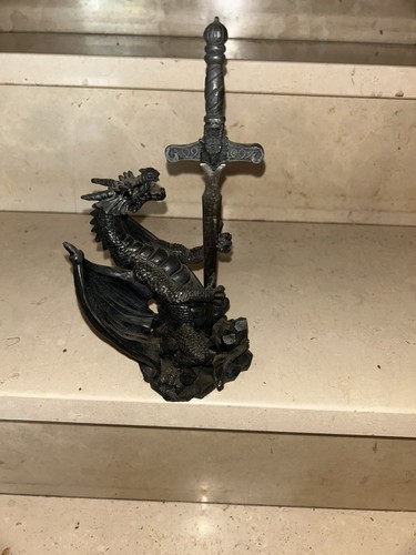 Drachenfigur mit schwert - mit, –
